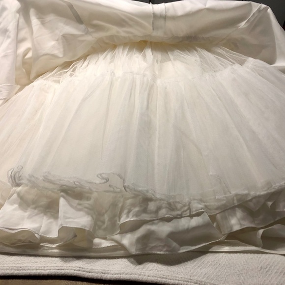 Kirstie Kelly Signature Wedding Dress - Picture 8 of 8